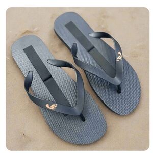 NEW Earthing Coachella Grounding Flip flops size 8 women's Black